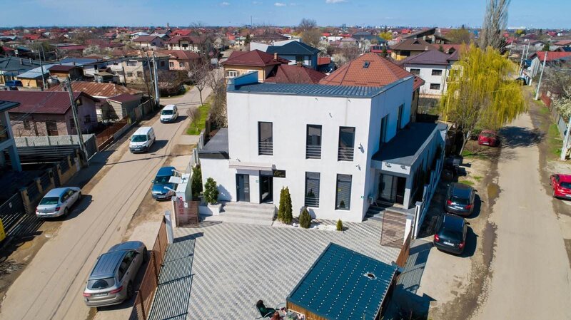 Spatiu comercial schimb cu teren sec 3