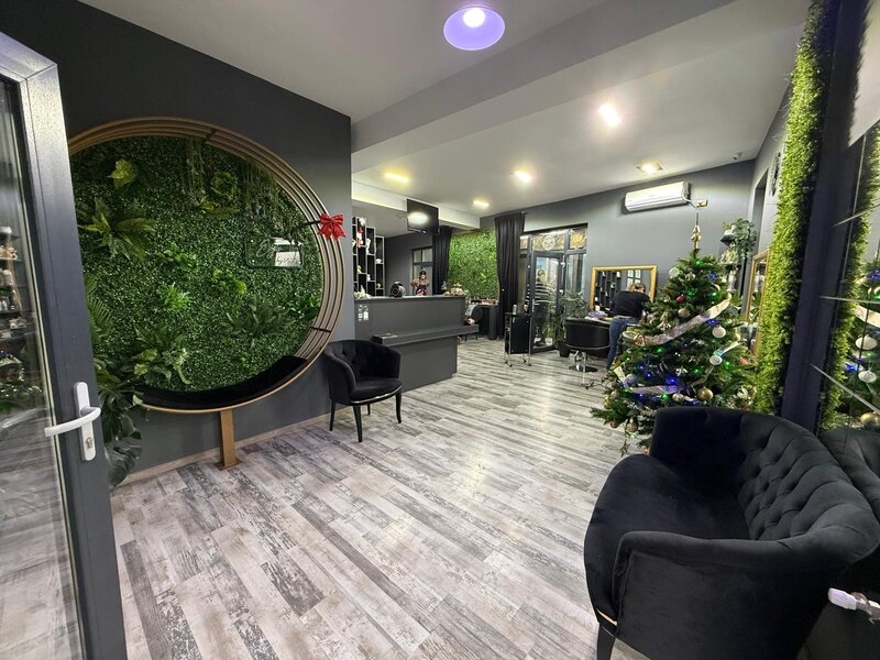 Spatiu comercial schimb cu teren sec 3