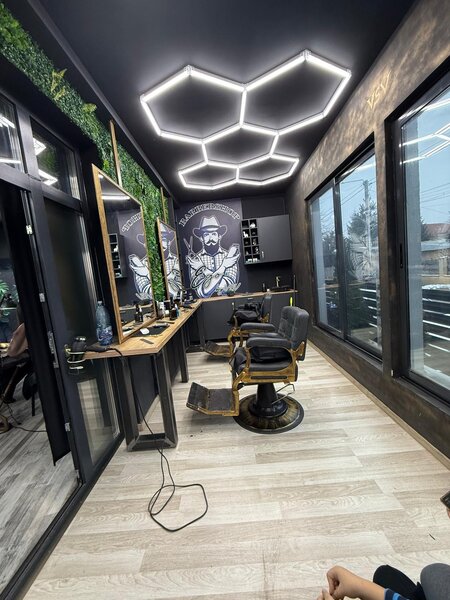 Spatiu comercial schimb cu teren sec 3