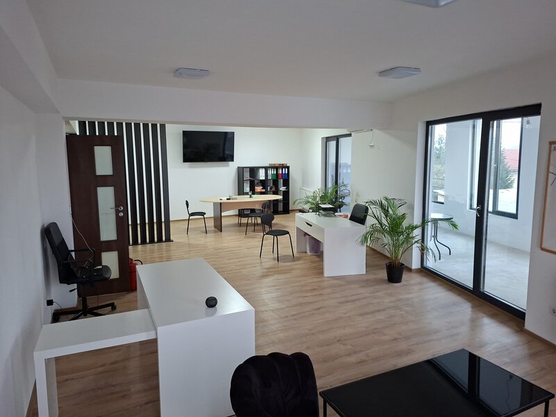 Spatiu comercial schimb cu teren sec 3