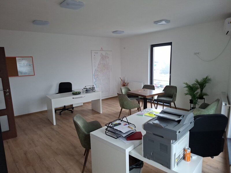 Spatiu comercial schimb cu teren sec 3